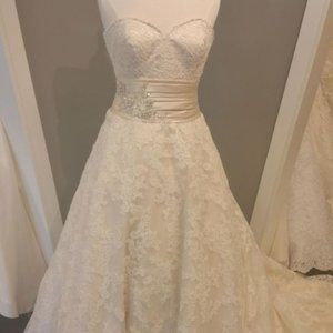 [Allure Bridals] Sweetheart Bodice Ball Gown Wedding Dress Style #8850